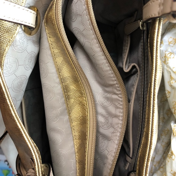 🔴SOLD🔴 Michael Kors Jet Set Travel Tote Bag - Picture 5 of 7